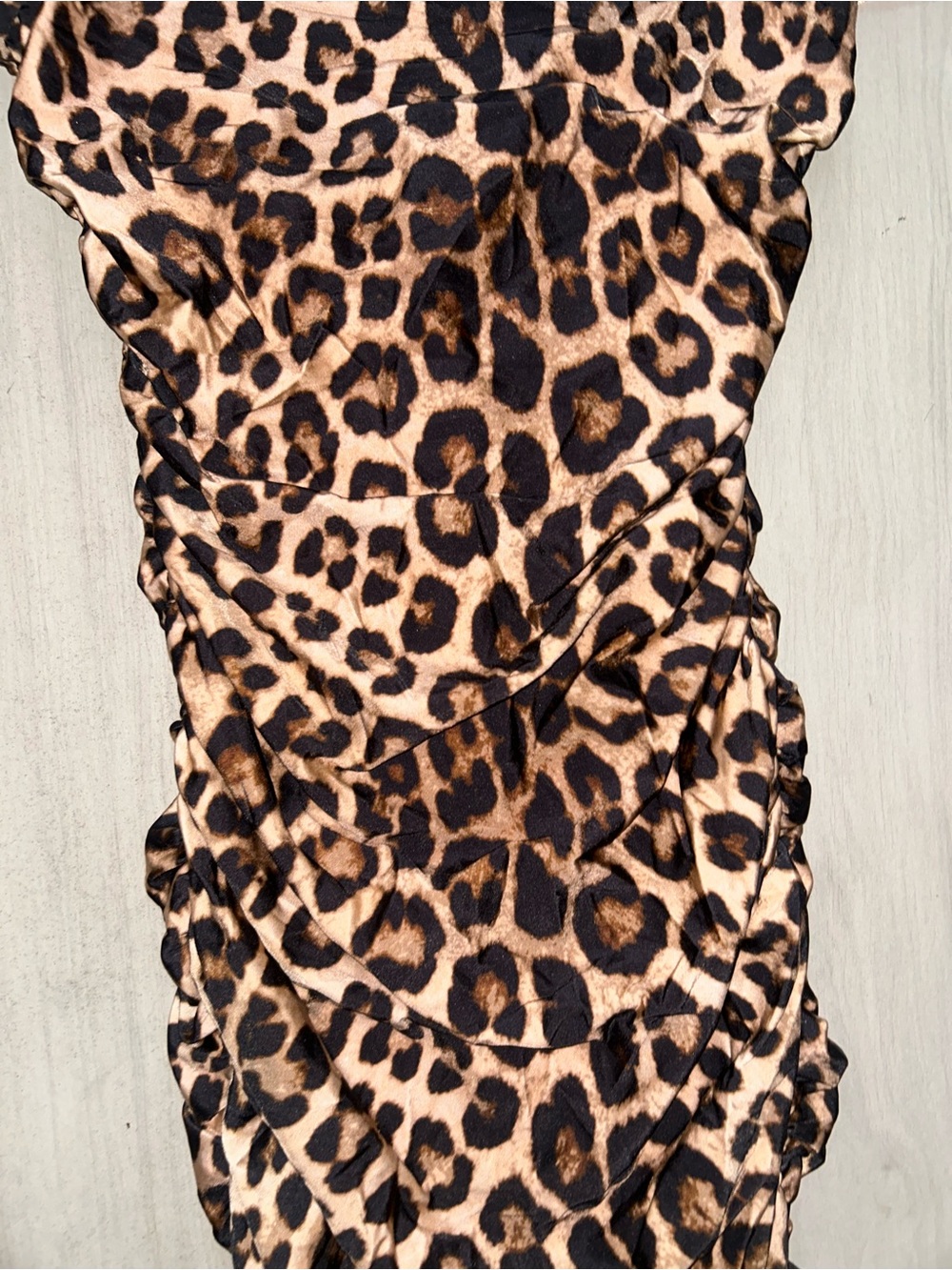 NEW Good American Leopard Print Satiny Ruched Tan Bodycon Mini Dress Size S - Picture 4 of 7